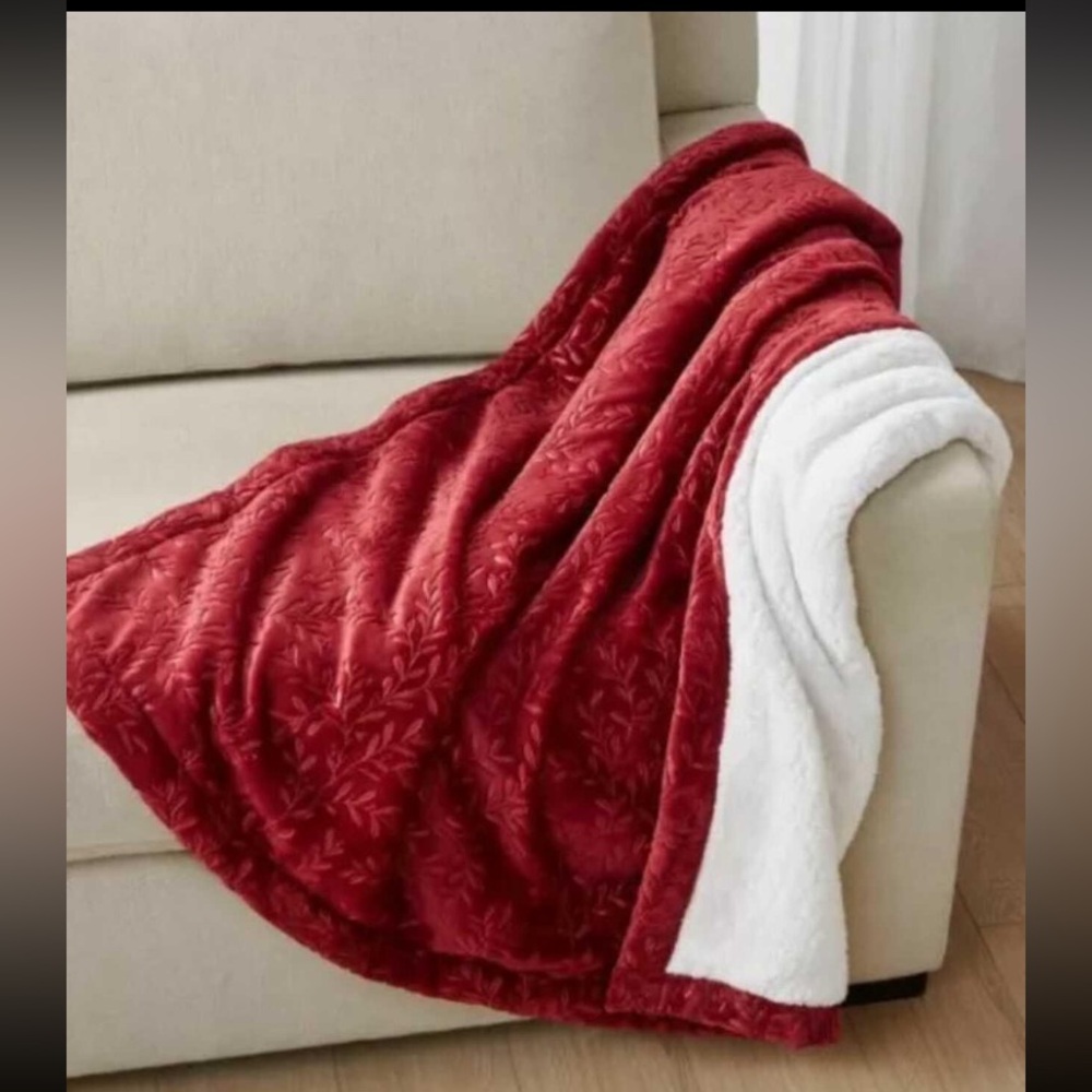 NWT! Charter Club Festive Red Sherpa Throw Blanket